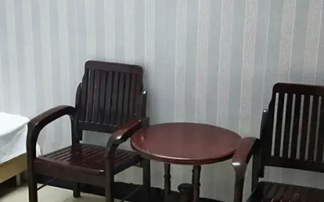 Hechi Chengdong Business Hotel