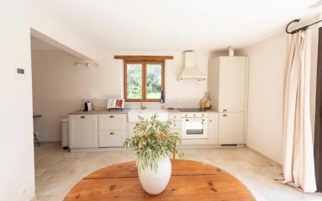 La Petite Ruche, 1 Bedroom Gite in the Luberon (Adults Only)