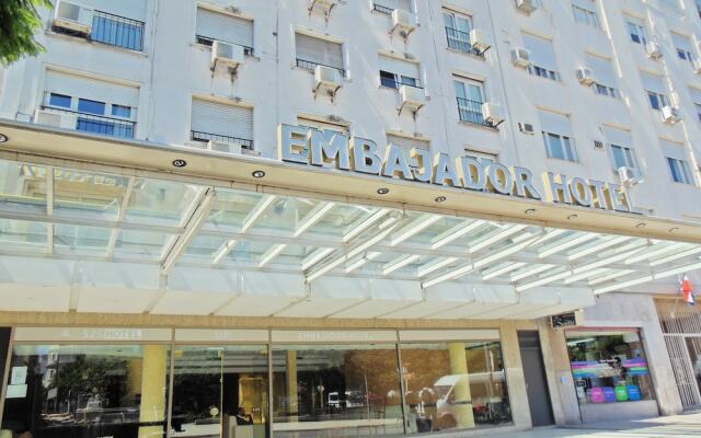 Embajador Hotel вид на фасад
