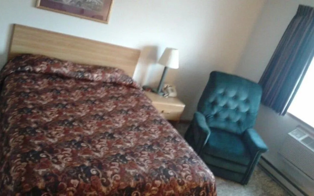 Budget Host Inn & Suites