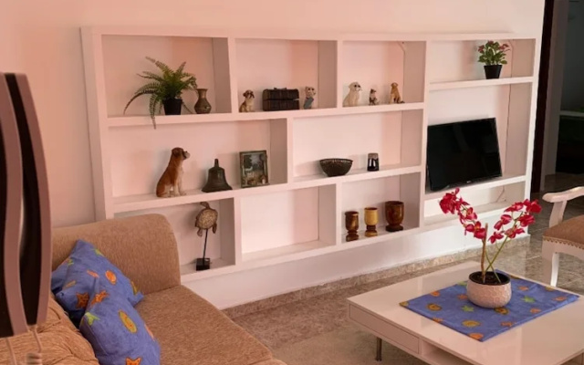 Stylish 2r-2b Apt Near the Beach and Main Street