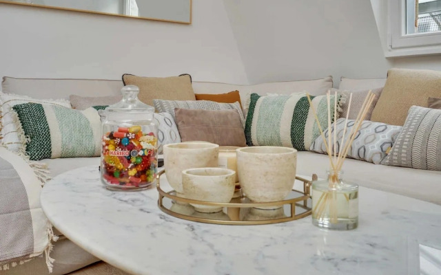 Historical Apartment in the Heart of Paris - 4