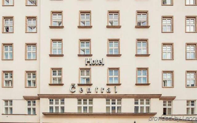 Central Hotel Prague вид на фасад