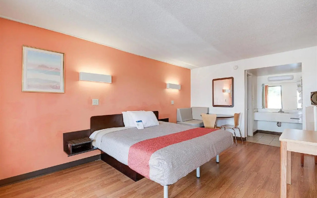 Motel 6 - High Point