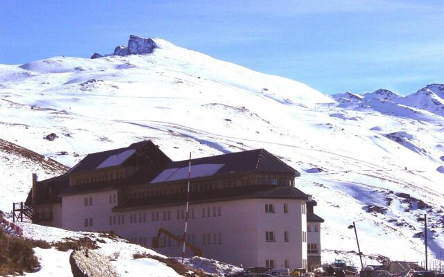 Albergue Inturjoven Sierra Nevada - Hostel вид на фасад