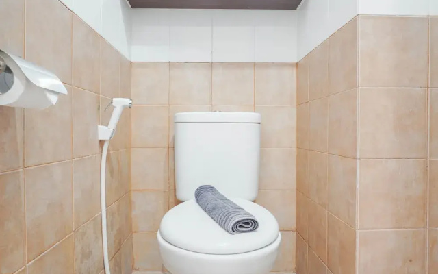 Modern Studio at Green Pramuka City Apartment
