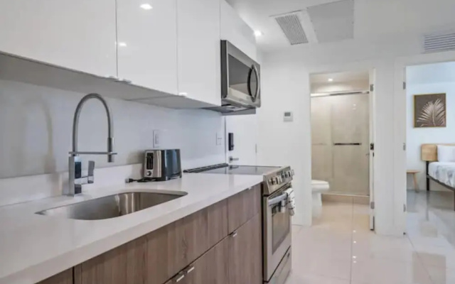 Miami Suite 203