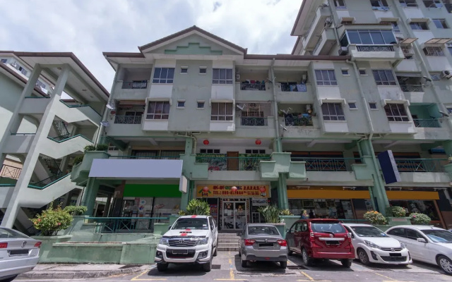 Api Api Guesthouse 533 by Oyo Rooms