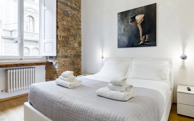 Luxury 2 Bedroom Apartment with Hot Tub - Florence City Center