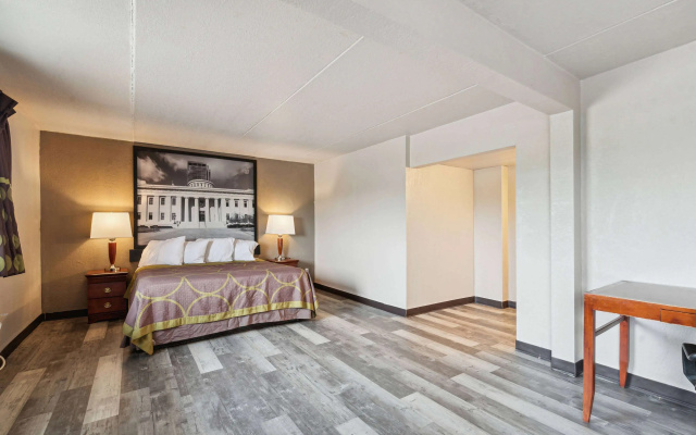 Super 8 by Wyndham Millbury/Toledo