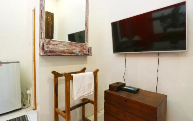 OYO 90363 Nira Guest House Sanur Bali