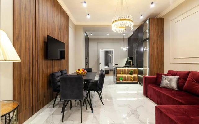 LEOGRAND Apartment on Svobody Avenue 43