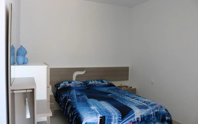 Villa con piscina Activa28
