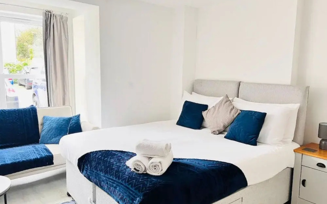 Tanzanite Apartment in Cambridge