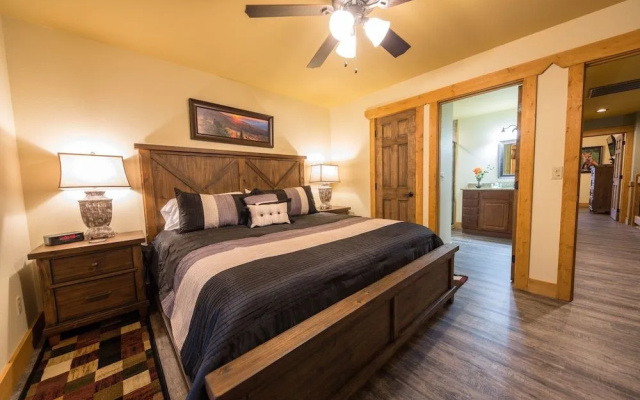 Gone Swimming 4 Bedrooms 4.5 Bathrooms Cabin