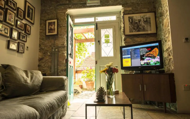 Anastous Traditional House