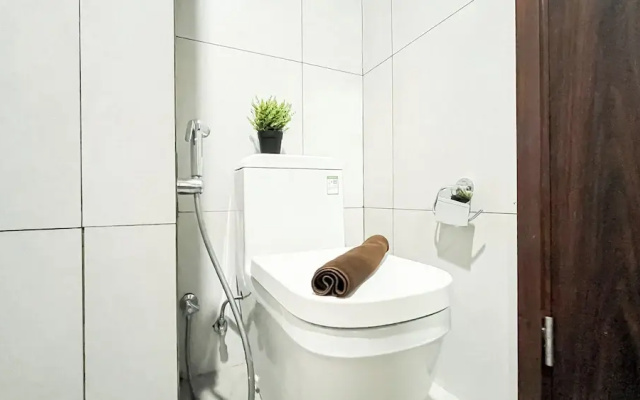 Contemporary Studio At Apartment Lrt City Bekasi