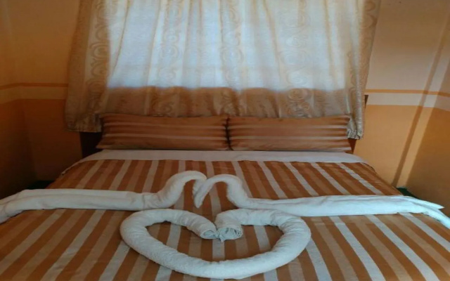 Coconut Palm Hotel