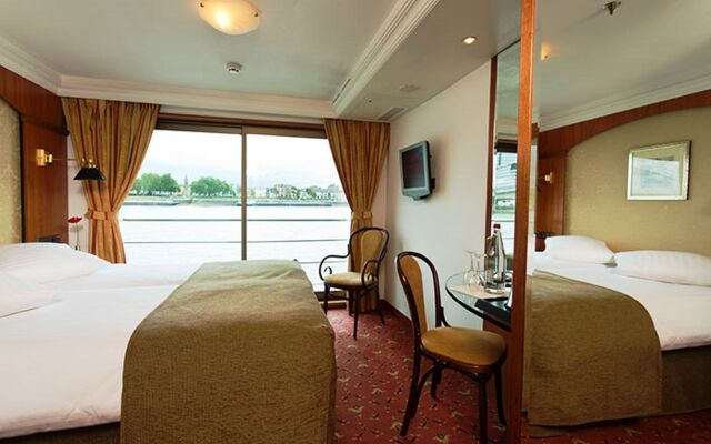Отель Baxter Hoare Hotelship - Adults only комната для гостей