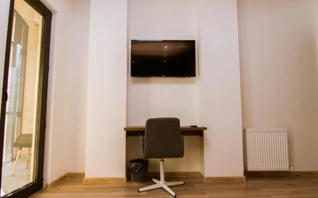 Deluxe Triple room · Victoria Inn Tbilisi Hotel — photo 4