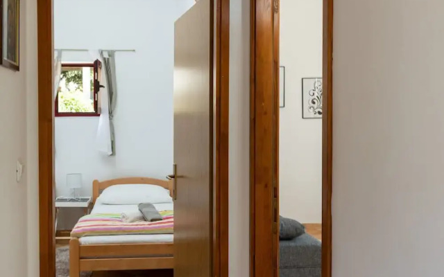 Apartments Franka - One Bedroom Apartment With Terrace and Garden View