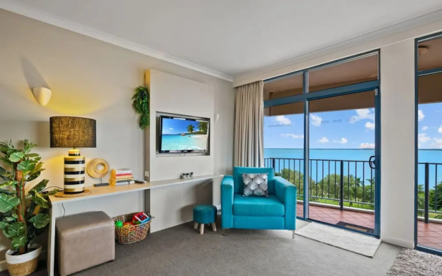 Rustic Sunset Horizon Oceanview Balcony Dining
