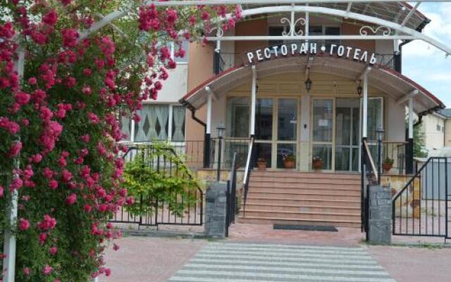 Hotel Ekvator Ирпень вид на фасад