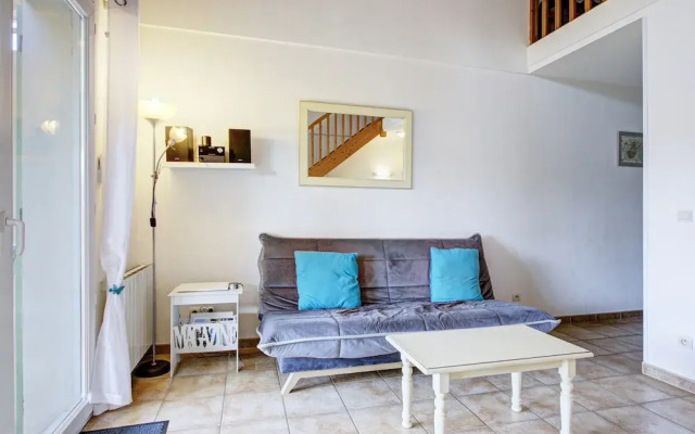 Quiet 6-guest Apartment in Homps