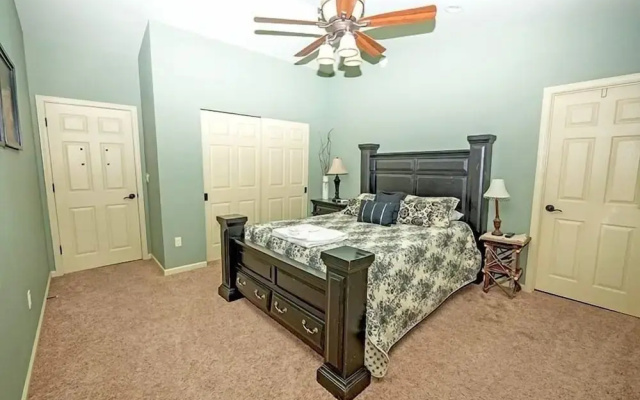 3614 Saddle Road 3 Bedroom Cabin by RedAwning