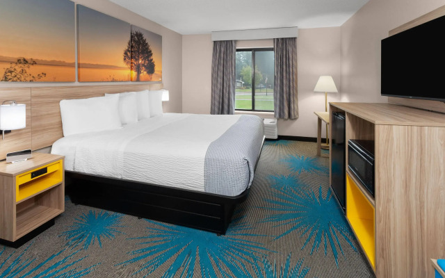 Days Inn by Wyndham Eagle River
