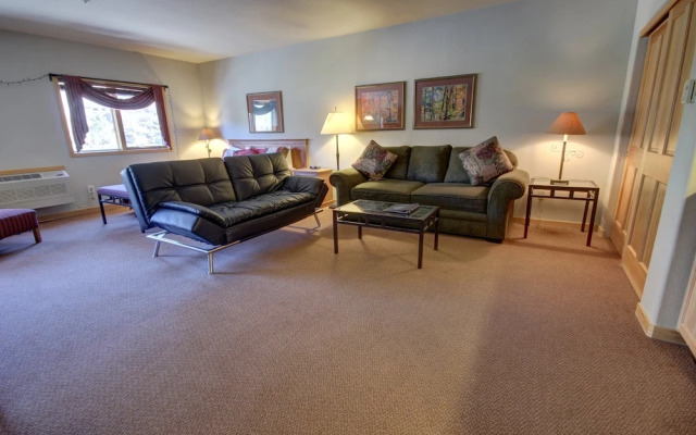 Gateway Lodge 5016