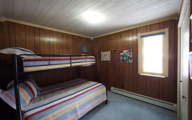 On Splendid Pond 4 Bedroom Cabin