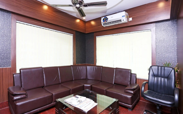 Capital O 9010 Hotel Railview