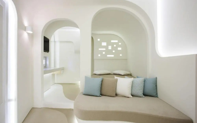 Santorini Cliffs Hotel