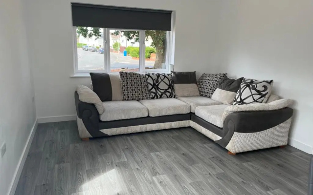 House - Sleeps 14, Onsite Parking & Pets Allowed