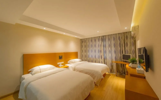 Qingpishu Hotel （Guilin West City Road,Walking street ）