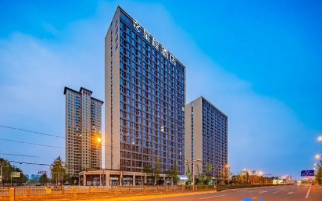 Starway Hotel (Chengdu Jingrong Lake Science Fiction Hall)