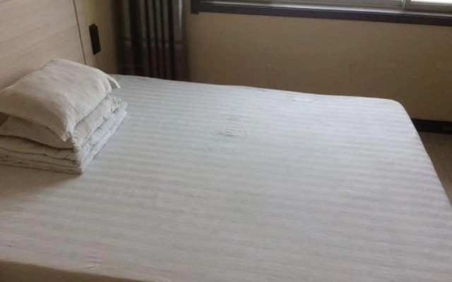 Yiju Business Hotel