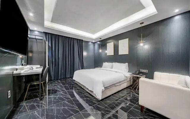 Hotel Moment SongJeong