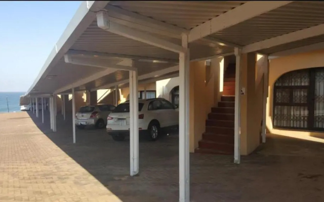 Uvongo cabanas 5A