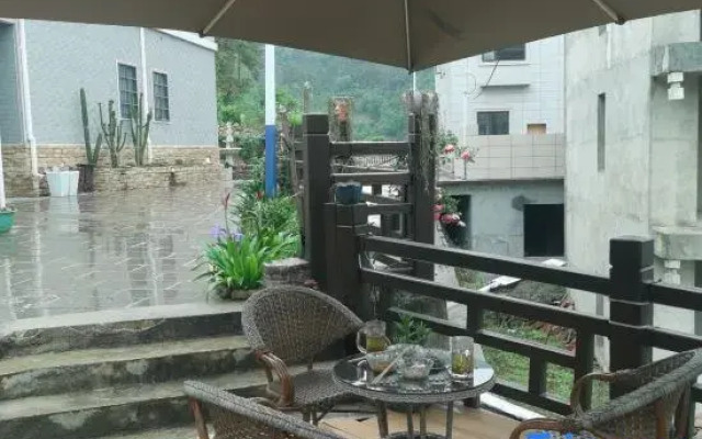 Yan's Courtyard