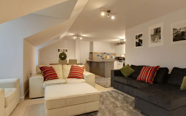BookedUK - Penthouse 3 Bedroom Apartment
