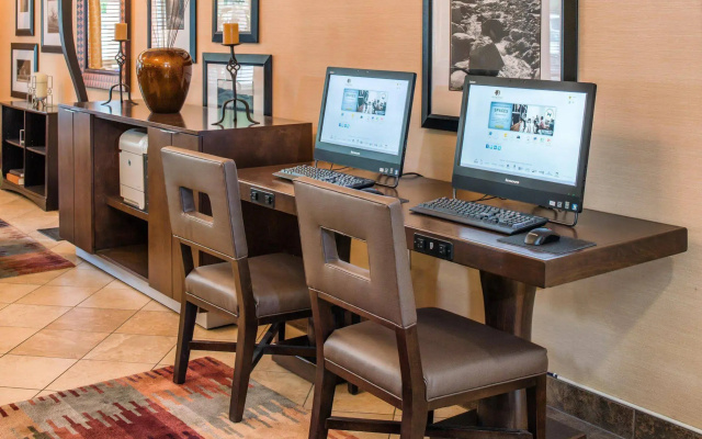 DoubleTree by Hilton Portland - Beaverton