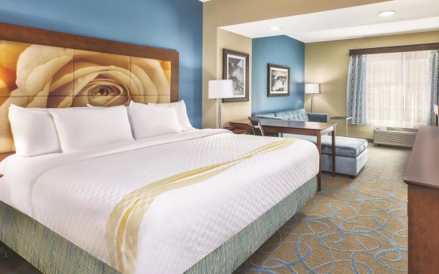 La Quinta Inn & Suites Niagara Falls 2