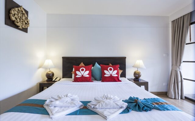 Отель ZEN Rooms Prachanukroh Patong Beach вид на фасад