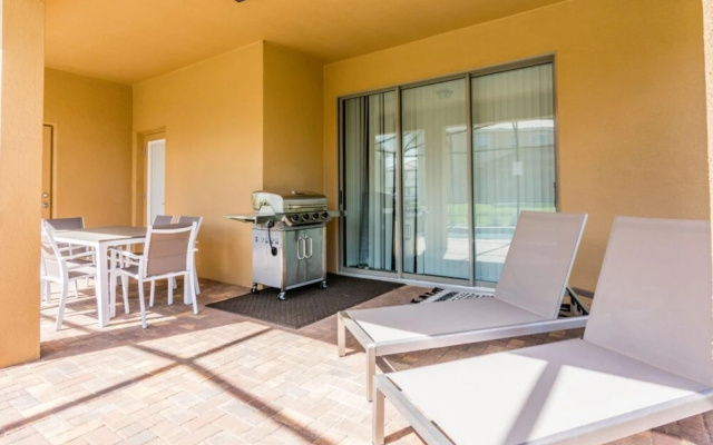 Beautiful Themed Vacation Home With Pool St5509
