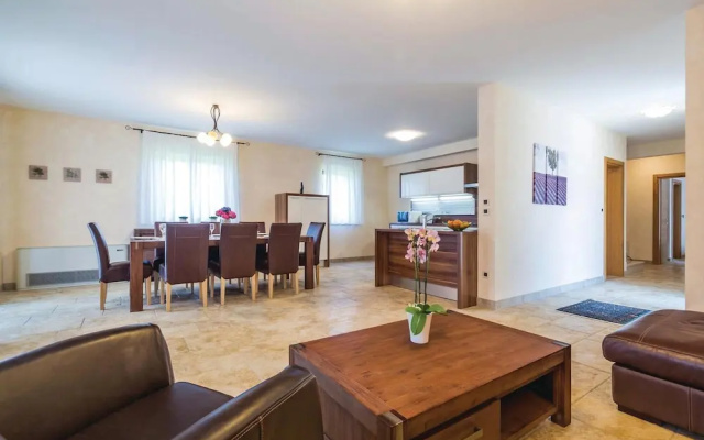 Stunning Home in Turcic With Wifi and 4 Bedrooms