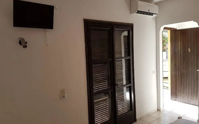 Laopetra Studios