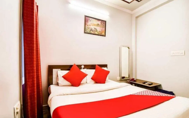 OYO Flagship 80511A Hotel Manyvar