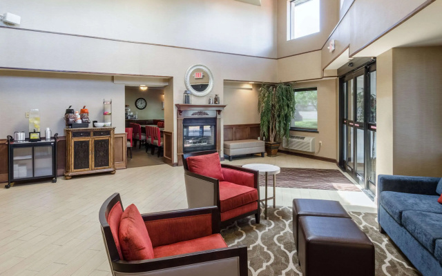 Comfort Inn & Suites West Springfield